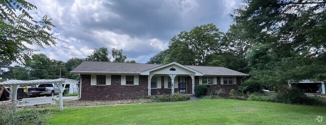 Building Photo - Beautiful Renovated Four- side RANCH home ...