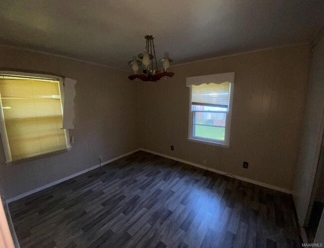 Photo - 2454 Spruce Curve