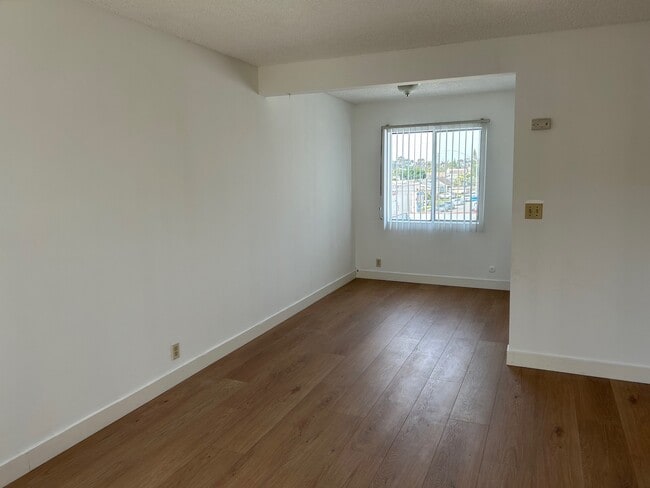 Photo - 4777 W 132nd St