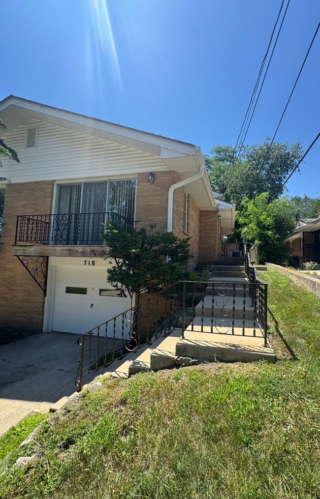 Building Photo - 718 Medford Dr Unit 718 Medford Dr