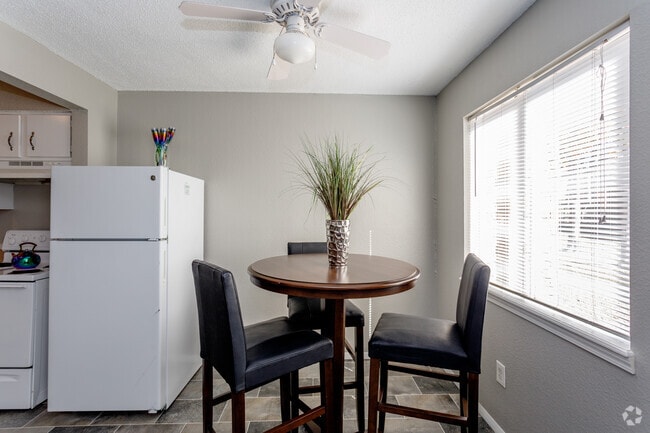 2BR, 1BA - Spruce