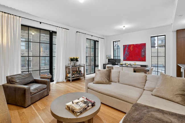 Building Photo - 441 W 37th St Rental