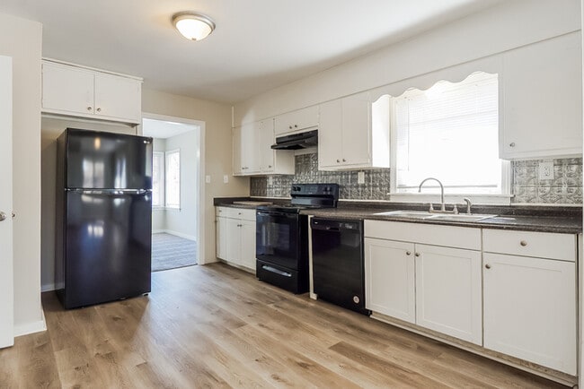 Photo - 205 Ridgewood Ave