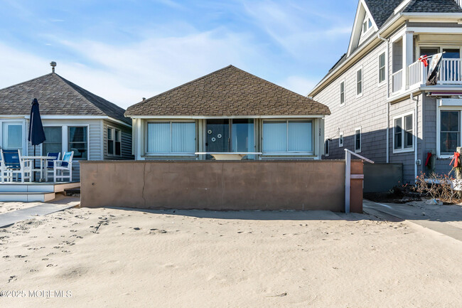 Photo - 115 Beach Front House