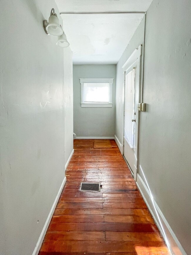 Photo - PRELEASING for AUGUST! Close to Campus: In-Unit Washer and Dryer