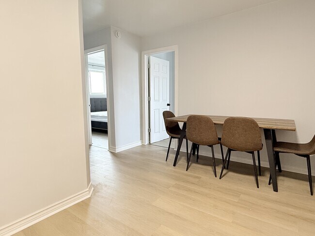 Photo - 1989 Wyandotte St W Unit 704