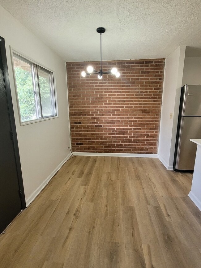 Photo - 2402 Algonquin Rd Unit 9