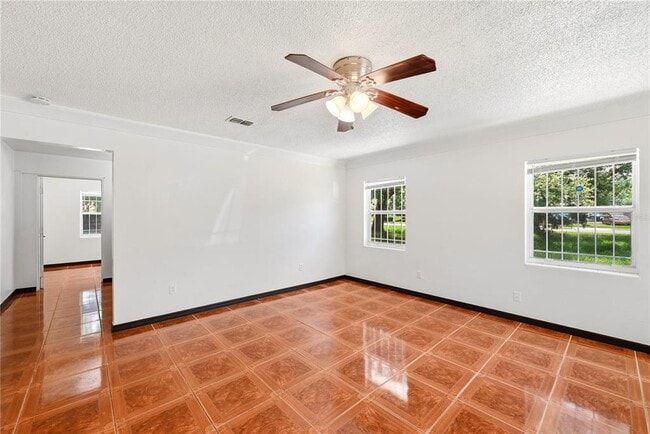 Photo - 808 S Ivey Ln
