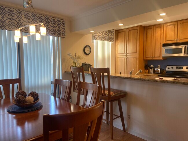 Photo - 428 Brackenwood Ln S