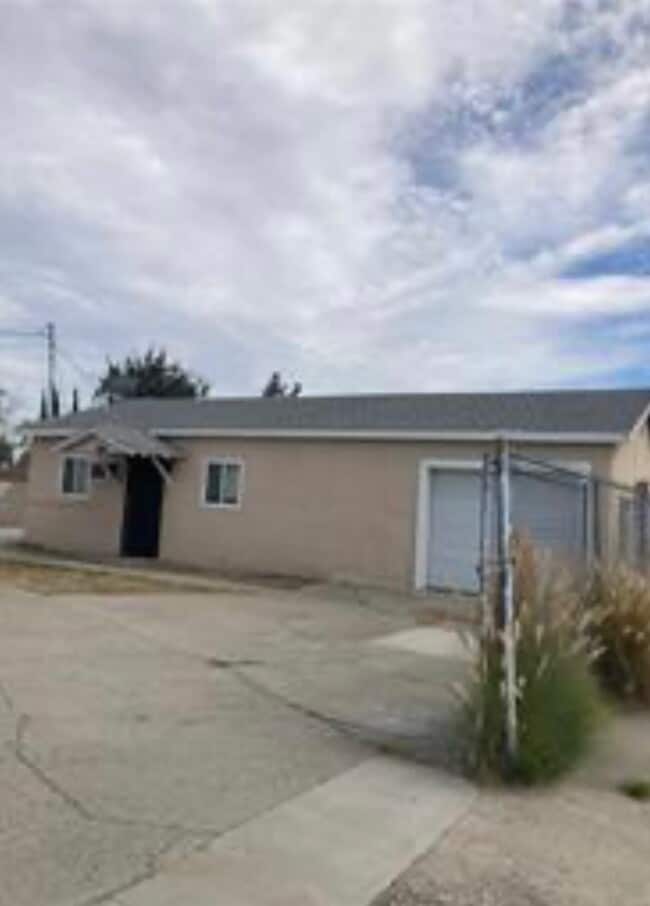 Building Photo - 16859 Fairfax St