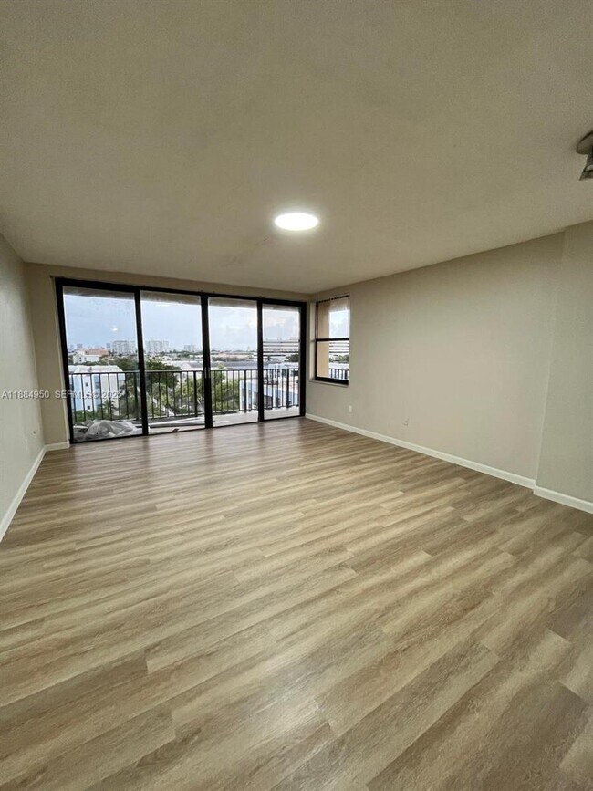 Photo - 1470 NE 123rd St Unidad A801