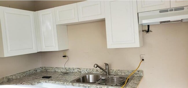 Photo - 143 W 17th St