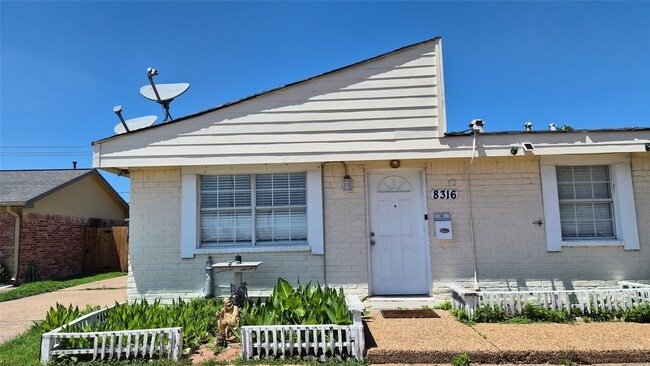 Building Photo - 8316 Beechnut St