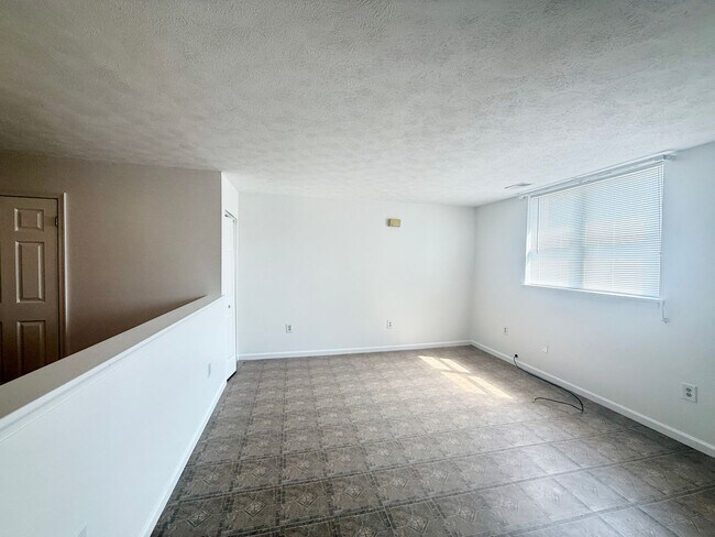 Building Photo - 215 S Eaton St Unit 215 S Eaton Street 1R
