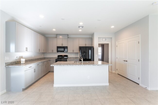 Photo - 747 N Water St