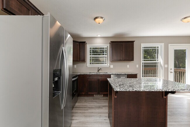 Photo - 305 Dogwood Pl