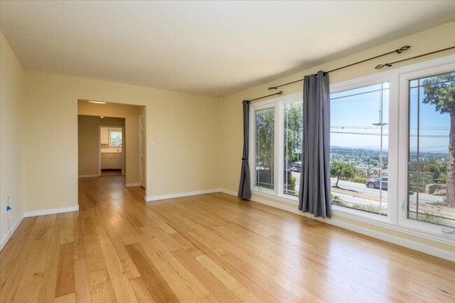 Photo - 321 42nd Ave