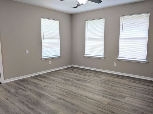 Photo - August 2026 Move In! Remodeled 3 Bed, 2 Ba...