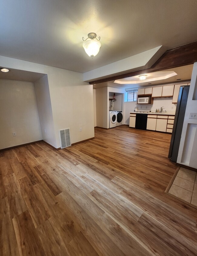 Building Photo - 304 NE 50th St