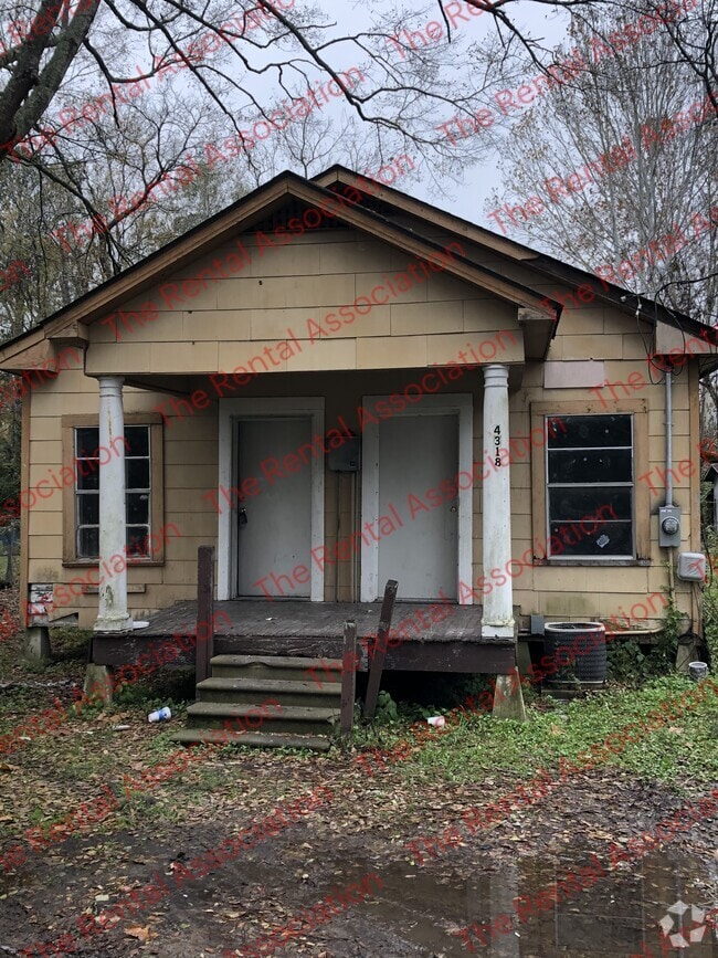 Building Photo - 4318 Petain St Rental