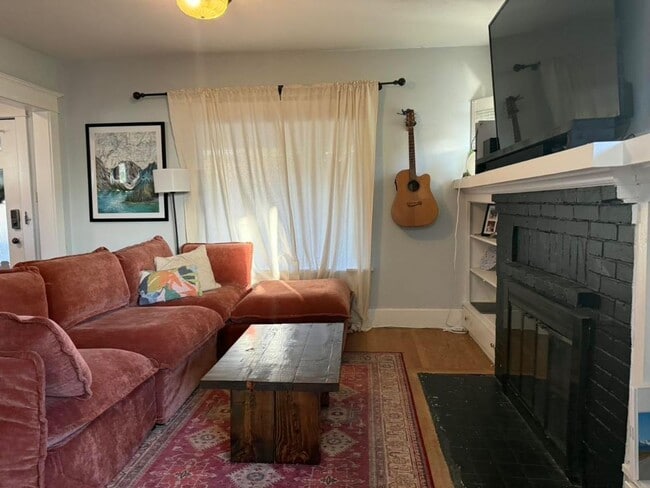 Photo - Spacious 2 Bed 1 Bath in Central Ballard