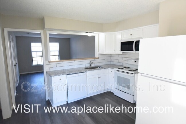 Building Photo - 912 S Edgebrook Ln Unit Apt D