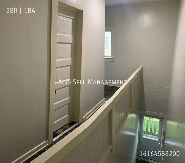 Building Photo - 1311 Alpine Ave NW Unit 2 Rental