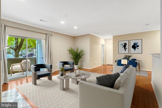Building Photo - 1701 Lake Shore Crest Dr Unit 11