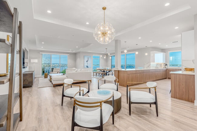 Building Photo - 41 SW Seminole St Unit 306