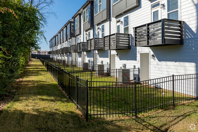 Towns at Eastland - Fenced Yard