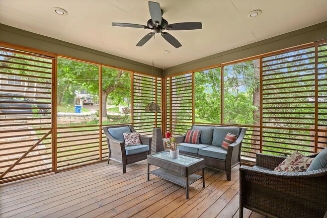 Photo - 2111 E 8th St