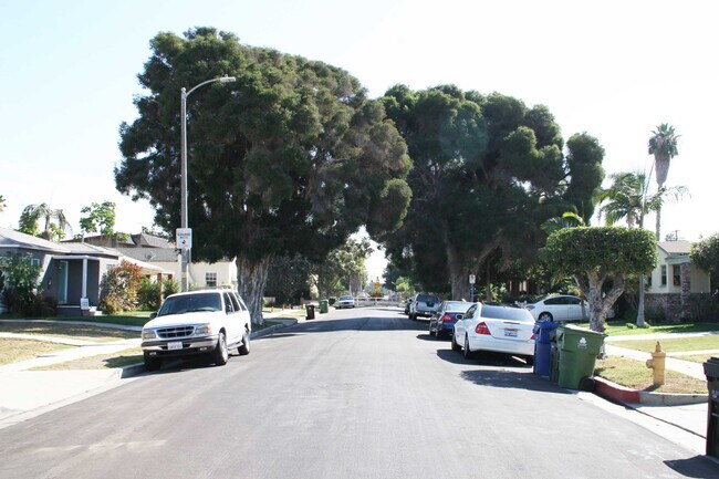 6037 Comey Ave