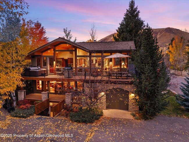 Building Photo - 315 S 1st St