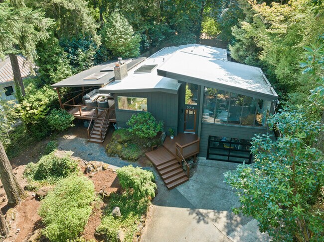 Photo - 570 Middlecrest Rd Casa