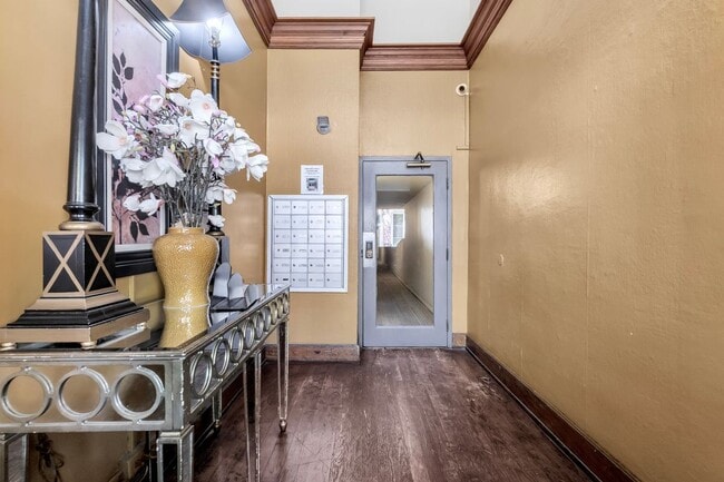 Photo - 107 S Front St