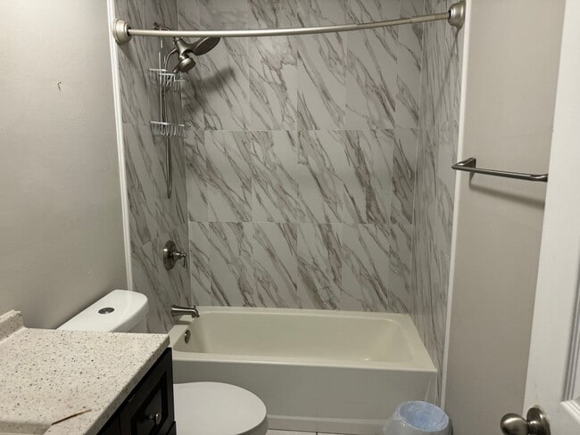 Photo - 12105 Carriage Ct SE Unidad B