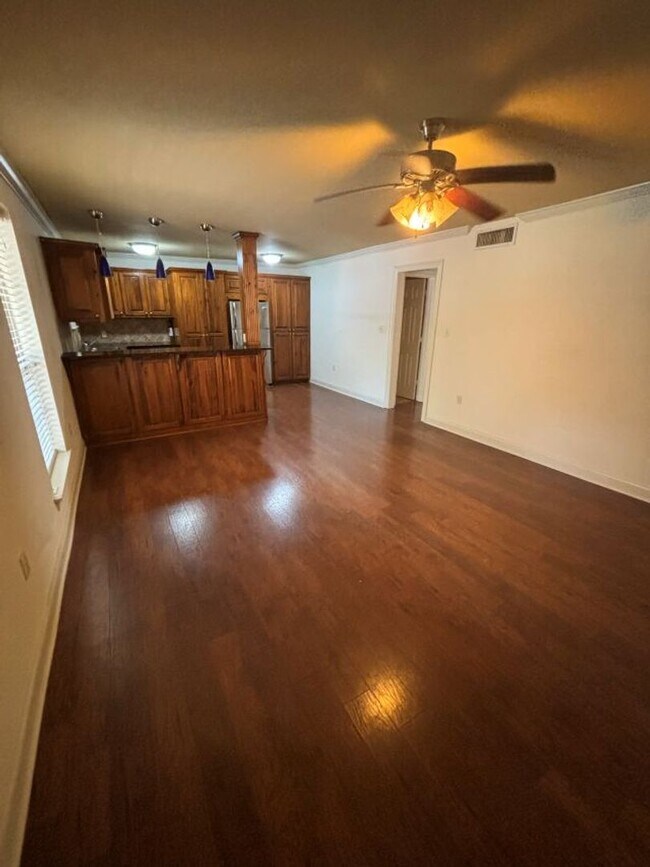 Photo - 1290 Park Blvd