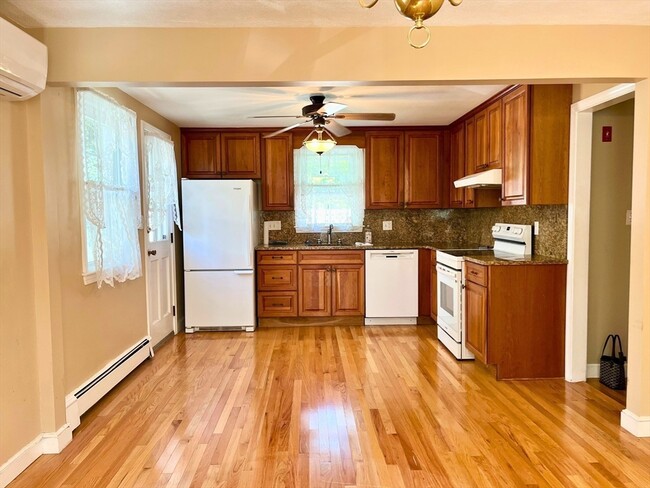 Photo - 469 Appleton St