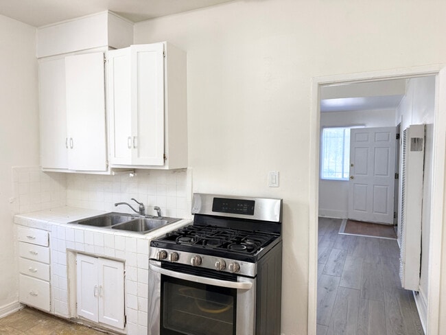 Photo - 1016 1/2 W 108th St