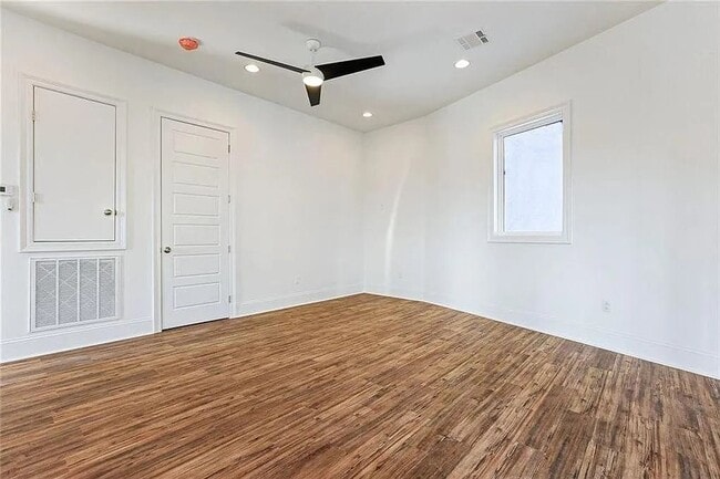 Photo - 2315 Barracks St Unit 2317