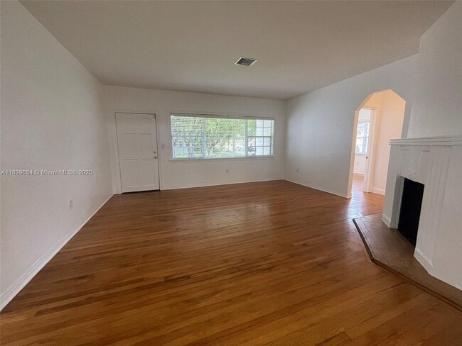 Photo - 845 Lorca St