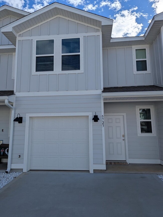 Building Photo - 5723 Sandy Walk St