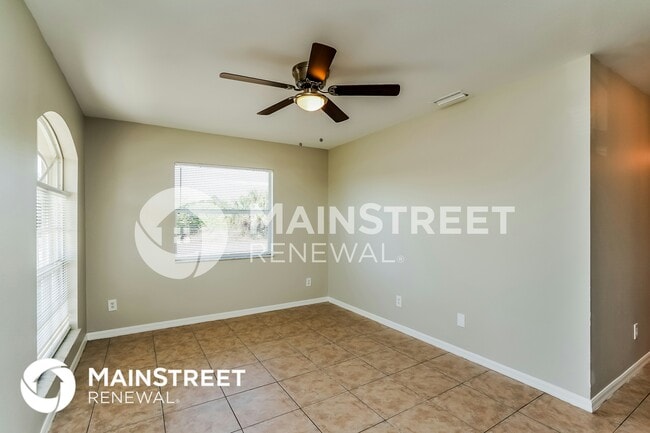 Photo - 713 Cardinal St E
