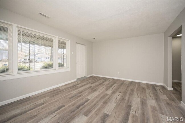 Photo - 9813 Winkler Dr