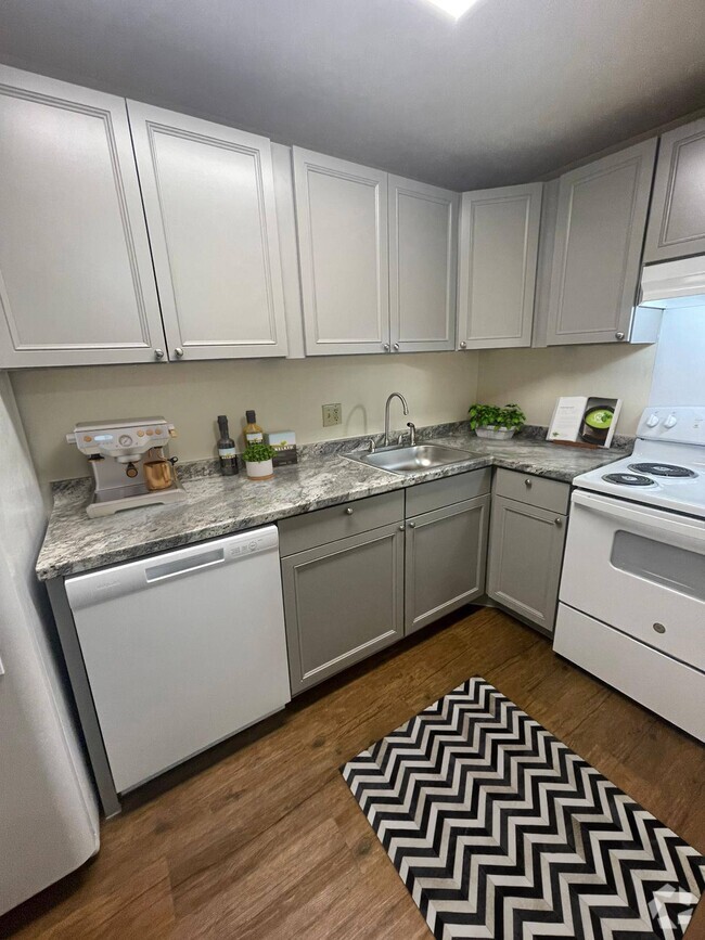 Kitchen - Imperial Towers Rental