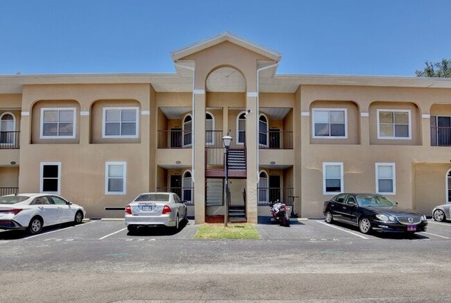 Building Photo - Spacious 3/2 Condo with a Cover Patio Area...