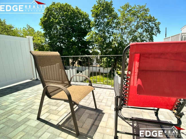 Photo - 240 Palfrey St