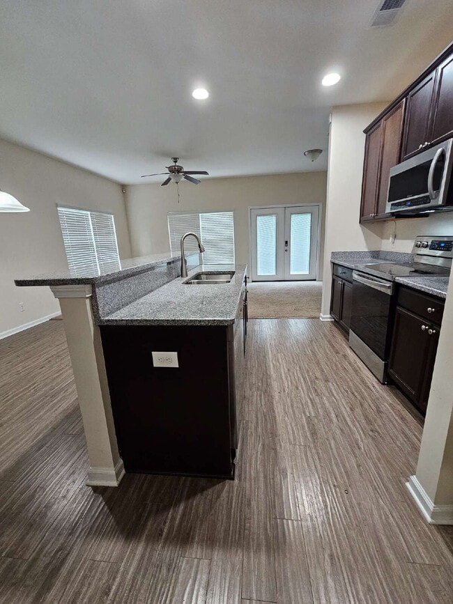 Photo - Luxury Townhouse in Richmond Hill.  Get Bu...