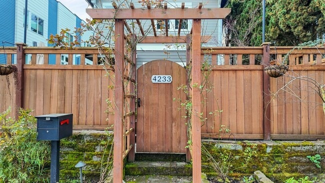 Photo - 4233 S Lucile St