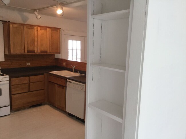 224 W Watson St